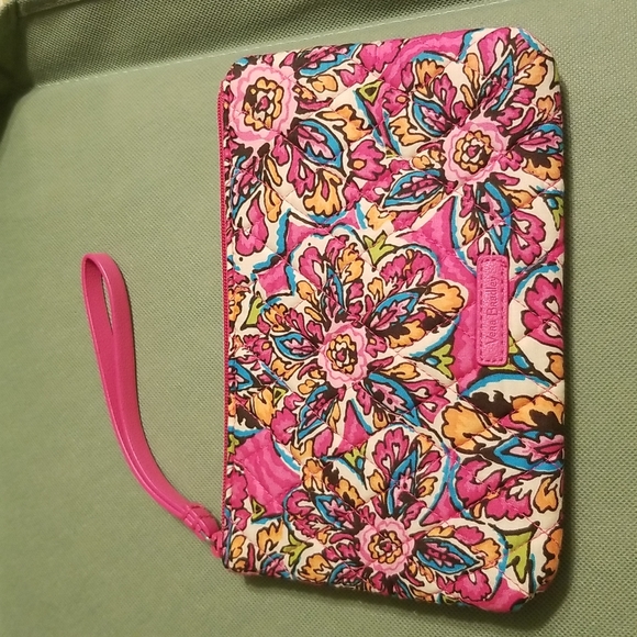 Vera Bradley Handbags - Vera Bradley Escapade Wristlet